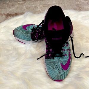Nike Zoom Elite women’s lace up running shoes. Size 9.5